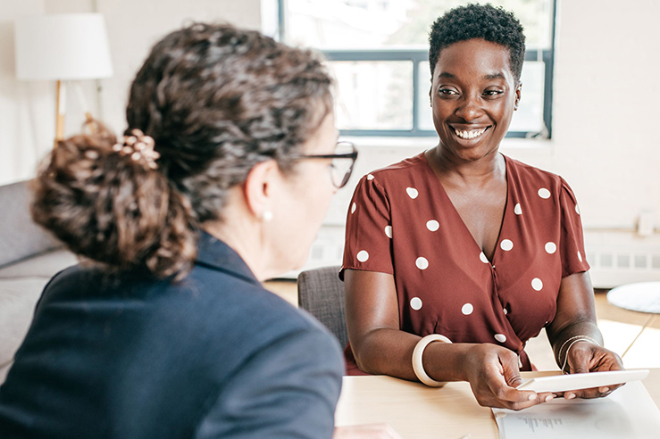 Speed mentoring discussion between two women